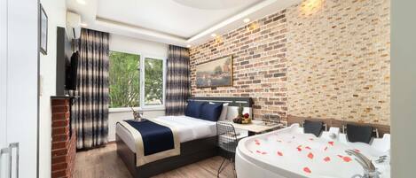 6 bedrooms, iron/ironing board, bed sheets