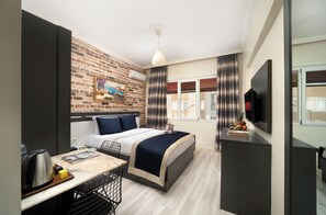 6 bedrooms, iron/ironing board, bed sheets