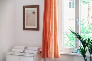 디럭스 아파트, 발코니 | 오리/거위털 이불, 책상, 무료 WiFi, 침대 시트