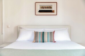 Appartement Deluxe, balcon | Couette en duvet d'oie, bureau, Wi-Fi gratuit, draps fournis