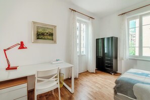 Down duvets, desk, free WiFi, bed sheets - Sestante Apartment  (Lugano)
