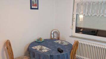 Room, 1 Bedroom, Smoking, Terrace | Dining room
