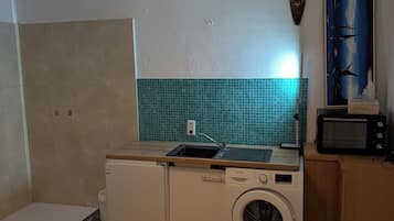 Room, 1 Bedroom, Smoking, Terrace | Laundry