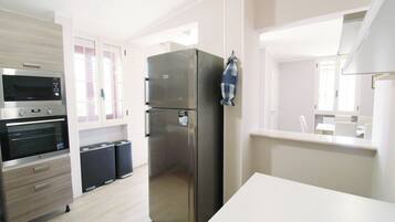 Mikrowelle, Ofen, Geschirrspüler