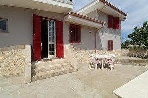 屋外ダイニングエリア