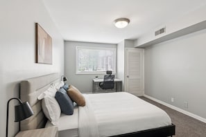 1 habitación, escritorio, tabla de planchar con plancha y wifi gratis