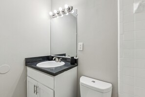 Secador de pelo y toallas