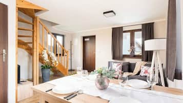Cottage, Lake View | In-room dining