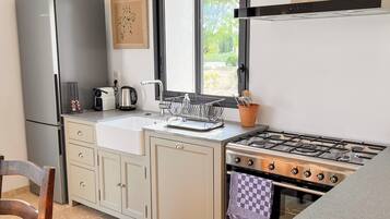 Réfrigérateur, four, plaque de cuisson, lave-vaisselle