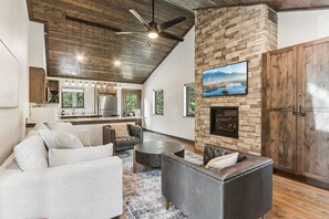 Smart TV, chimenea
