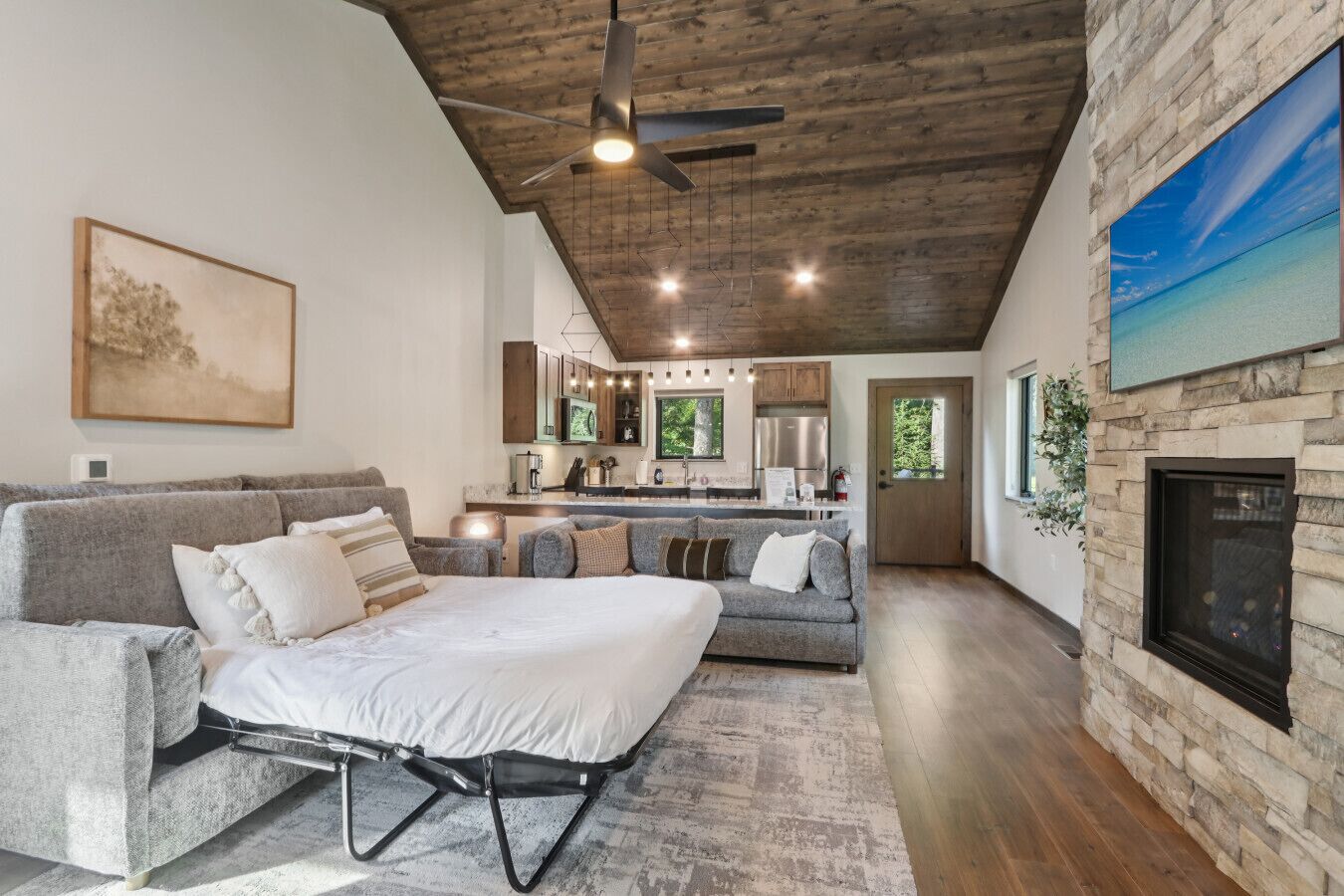 2 bedrooms, iron/ironing board, travel crib, free WiFi