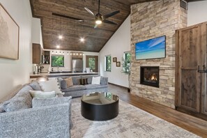 Smart TV, fireplace