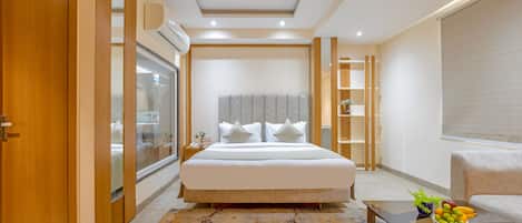 Ylelliset vuodevaatteet, minibaari, äänieristys, silitysrauta/-lauta