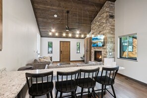 Smart TV, fireplace
