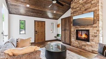 Smart TV, chimenea