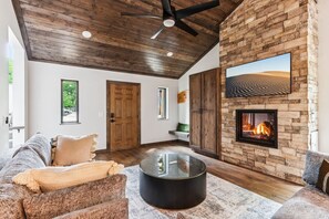 智能电视、壁炉