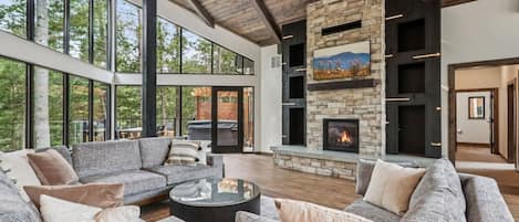Smart TV, fireplace