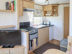 Cookware/dishes/utensils