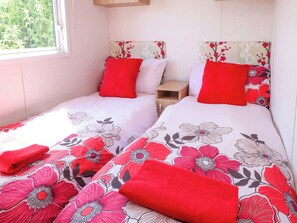 2 habitaciones, decoración personalizada y muebles diferentes 