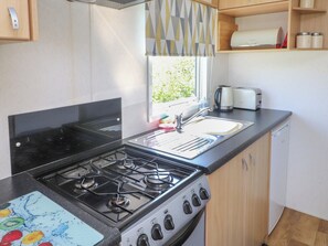 Batterie de cuisine, vaisselle et ustensiles