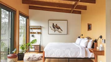 White bellied Sea eagle studio | Desk, laptop workspace, free WiFi
