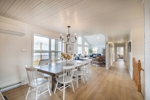 Dining - The Bluebird Cottage Lake Front 4Bdrms (Brigus Junction)