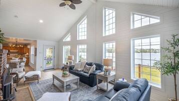 Televisor i llar de foc