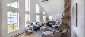 The Bluebird Cottage | Lake Front | 4Bdrms