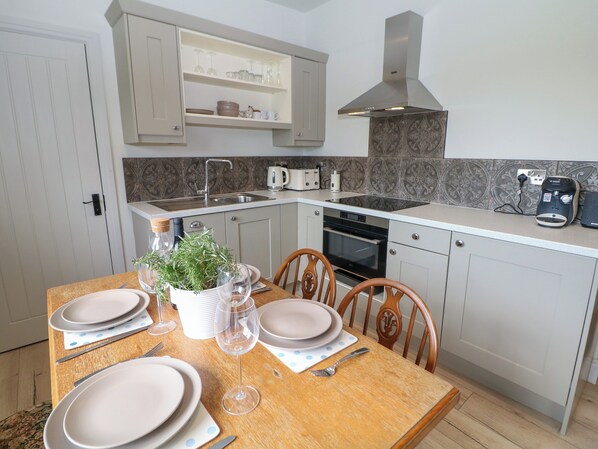 Dishwasher, cookware/dishes/utensils