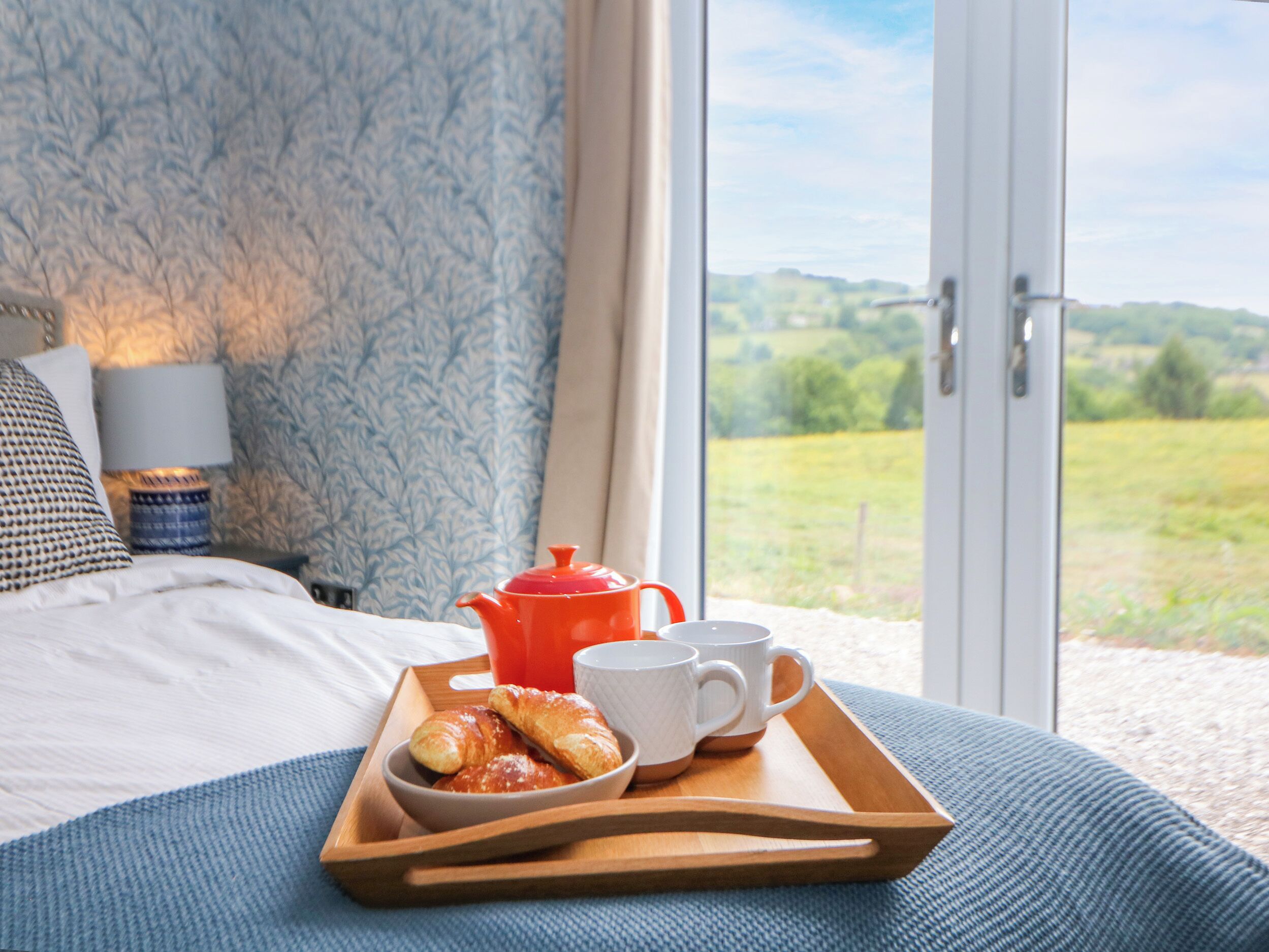 2 bedrooms, individually decorated, individually furnished, free WiFi