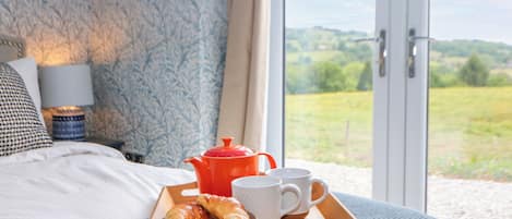 2 habitaciones, decoración personalizada y muebles diferentes