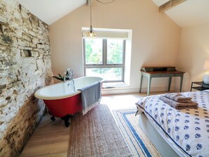 1 bedroom, individually decorated, individually furnished, free WiFi