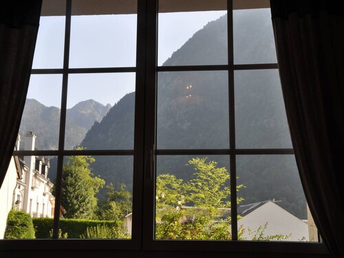 Charming 5-bedroom house, garden in central Cauterets