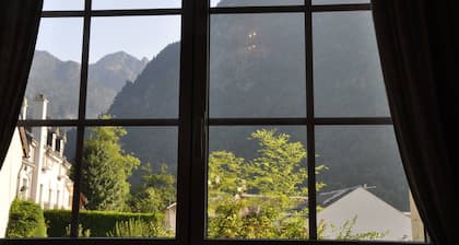 Charming 5-bedroom house, garden in central Cauterets