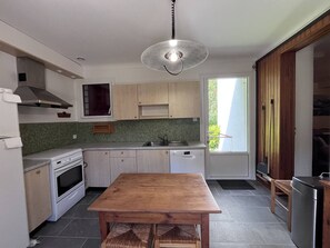 Kühlschrank, Mikrowelle, Ofen, Geschirrspüler