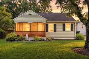 Exterior - The Northside Cottage | Prime Location w/ Parking! (Indianapolis)