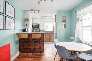 Fridge, microwave, oven, stovetop - Northside Cottage - Perfect Indy Location (Indianapolis)