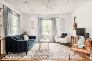 TV, offices - Northside Cottage - Perfect Indy Location (Indianapolis)