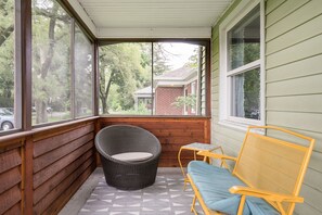 Property grounds - Northside Cottage - Perfect Indy Location (Indianapolis)