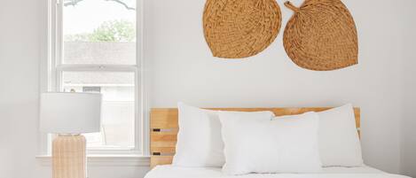 2 habitaciones, escritorio, tabla de planchar con plancha y wifi