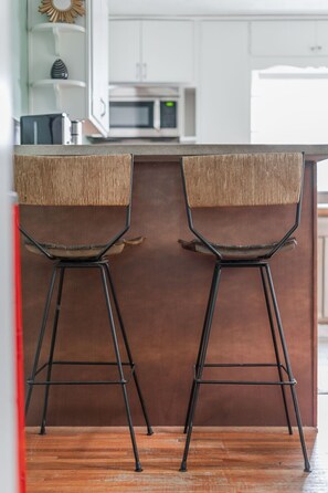 Fridge, microwave, oven, stovetop - Northside Cottage - Perfect Indy Location (Indianapolis)