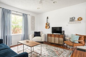 TV, offices - Northside Cottage - Perfect Indy Location (Indianapolis)