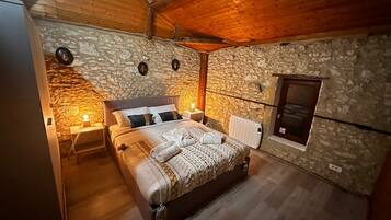 1 bedroom, bed sheets