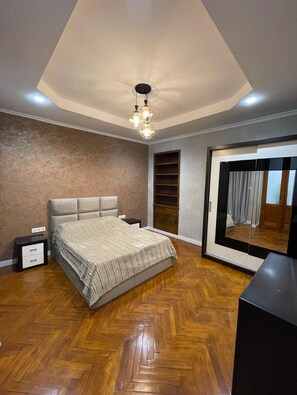 1 bedroom, iron/ironing board, WiFi, bed sheets - Charming 1-bedroom apartment in fabulous T'bilisi with WiFi, AC (T'bilisi)