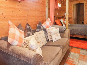 1 bedroom, individually decorated, individually furnished, free WiFi - The Cabin (Amlwch)