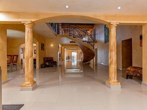 TV - Stonehenge (Montego Bay)