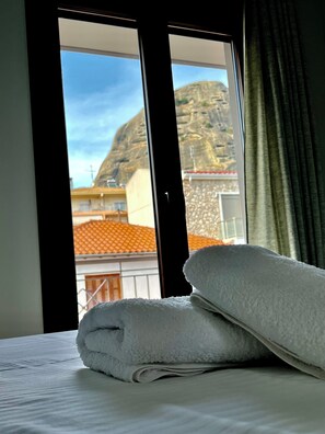 3 chambres, fer et planche à repasser, Wi-Fi, draps fournis