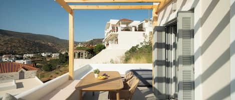 Klassieke driepersoonskamer, balkon, uitzicht op stad | Balkon