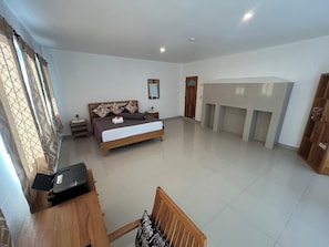 4 habitaciones, tabla de planchar con plancha, wifi y ropa de cama 