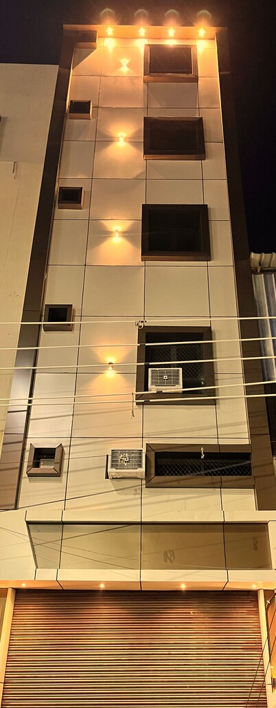 Spacious hotel suites with 9 bedrooms and WiFi, AC in enchanting Varanasi